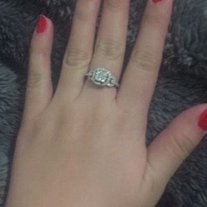 14K white gold with diamond engagement ring 💍